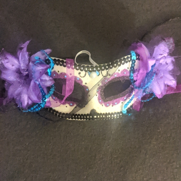 Mardi Gras Mask - Picture 1 of 4